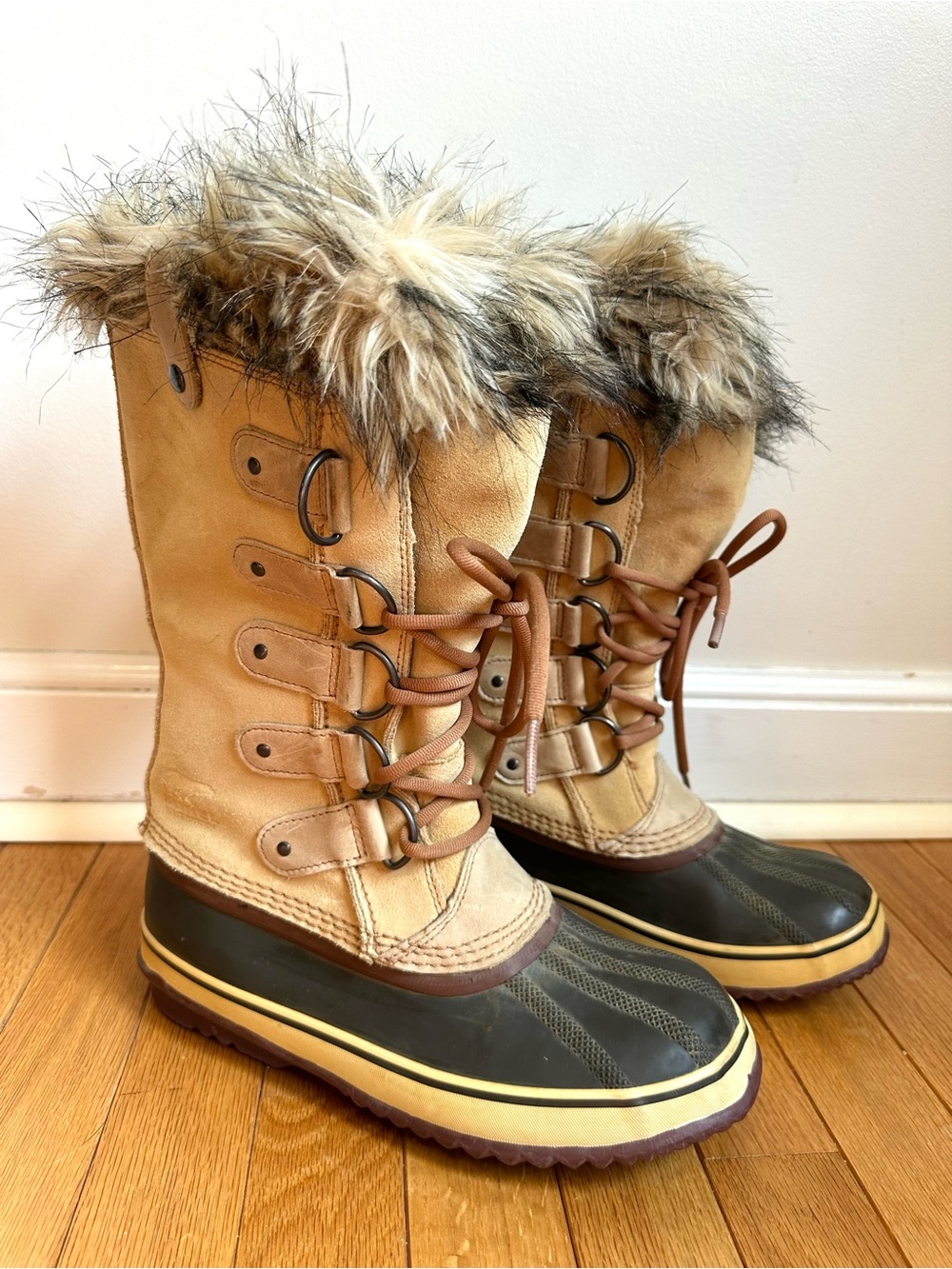 Sorel Joan of Arctic Waterproof Lace Up Boot Womens 8 Suede Tan Black